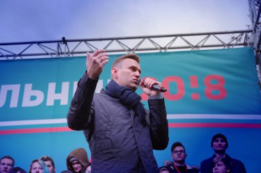 Novosibirsk, Rusya Federasyonu-Ekim 3, 2017.Politician Alexei Navalny bir muhalefet mitingi konuşuyor.