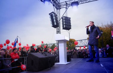 Novosibirsk, Rusya Federasyonu-Ekim 3, 2017.Politician Alexei Navalny bir muhalefet mitingi konuşuyor.