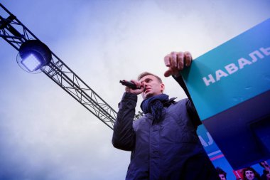 Novosibirsk, Rusya Federasyonu-Ekim 3, 2017.Politician Alexei Navalny bir muhalefet mitingi konuşuyor.