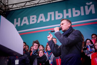 Novosibirsk, Rusya Federasyonu-Ekim 3, 2017.Politician Alexei Navalny bir muhalefet mitingi konuşuyor.