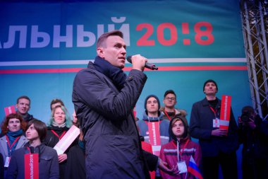 Novosibirsk, Rusya Federasyonu-Ekim 3, 2017.Politician Alexei Navalny bir muhalefet mitingi konuşuyor.
