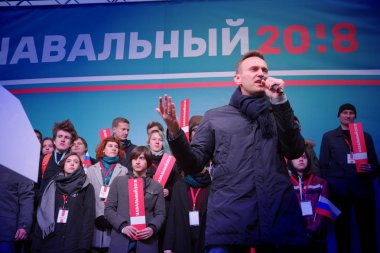 Novosibirsk, Rusya Federasyonu-Ekim 3, 2017.Politician Alexei Navalny bir muhalefet mitingi konuşuyor.