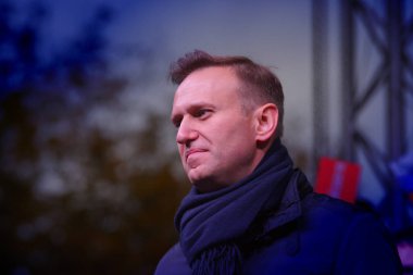 Novosibirsk, Rusya Federasyonu-Ekim 3, 2017.Politician Alexei Navalny bir muhalefet mitingi konuşuyor.