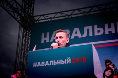 Novosibirsk, Rusya Federasyonu-Ekim 3, 2017.Politician Alexei Navalny bir muhalefet mitingi konuşuyor.