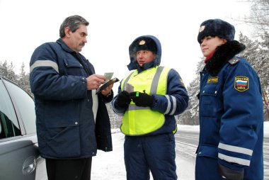 Barnaul, Rusya Federasyonu-Şubat 10, 2012. Yol devriye memuru görev