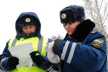 Barnaul, Rusya Federasyonu-Şubat 10, 2012. Yol devriye memuru görev