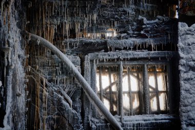 Rusya, Barnaul-Şubat 6, 2018. İtfaiye ve kurtarma ekipleri savaş Müzesi'nde bir yangın söndürmek