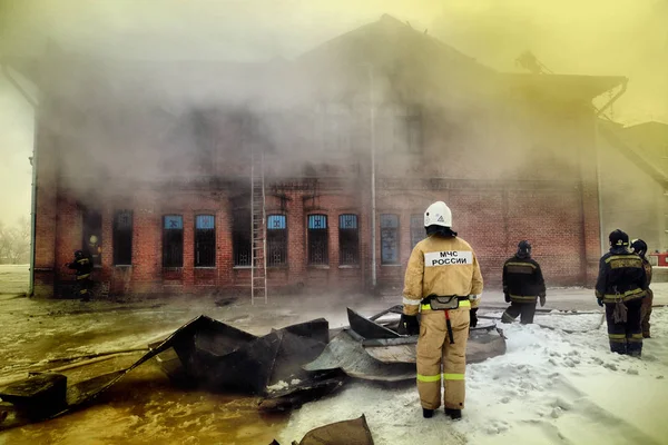 Rosja Barnauł Luty 2018 Strażacy Ratownicy Gaszenia Pożaru Muzeum Wojny — Zdjęcie stockowe