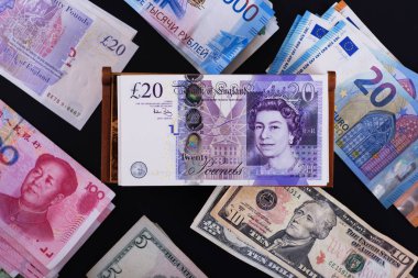 Para içinde karanlık bir arka plan bir sille