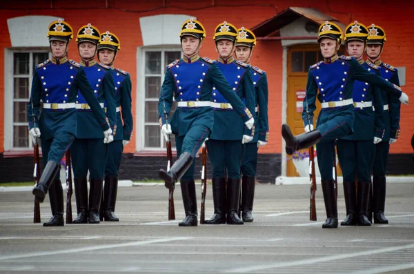 モスクワ ロシア 2018 Presidential 連隊兵士行進との練習を撮影するには — ストック写真