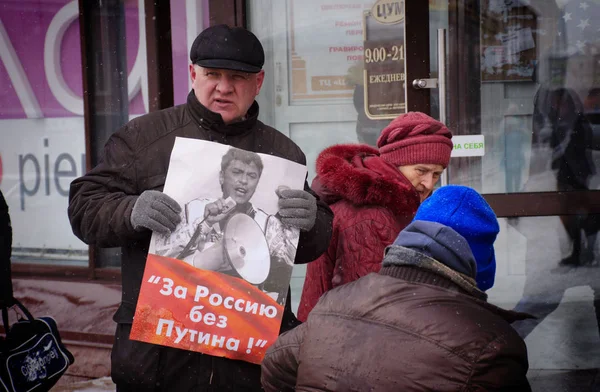 バルナウル ロシア 2019 ポスター ロシアなしプーチンとデモンストレーター スタンド — ストック写真
