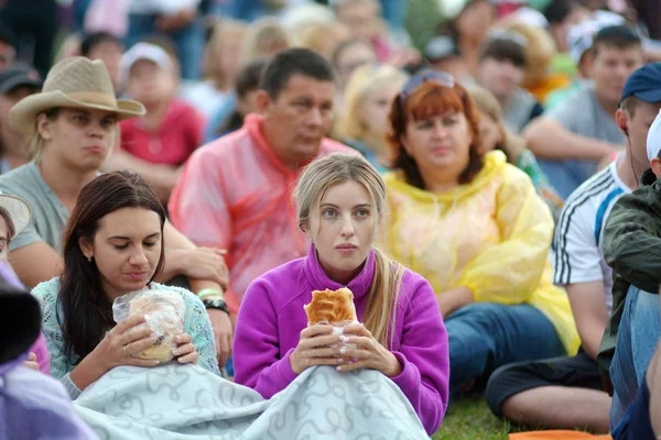 Srostki, Rusya Federasyonu-Temmuz 25, 2018.Spectators izle Shukshin film festivali gösteri