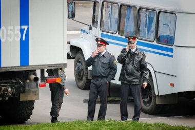 Barnaul, Rusya Federasyonu-Temmuz 24, 2018. İki Rus polisi görevde olan