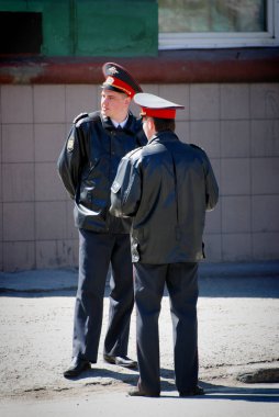Barnaul, Rusya Federasyonu-Temmuz 24, 2018. İki Rus polisi görevde olan