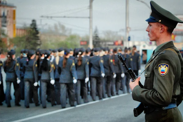 Barnaul Rusia Marzo 2017 Marcha Militar Rusa Través Zona —  Fotos de Stock