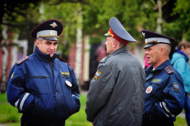 Barnaul, Rusya-Mayıs 9, 2018. Zafer gününde polis memurları görevde