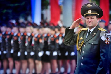 Barnaul, Rusya Federasyonu-9 Mayıs 2017. askerler ve Rus ordusu memurları