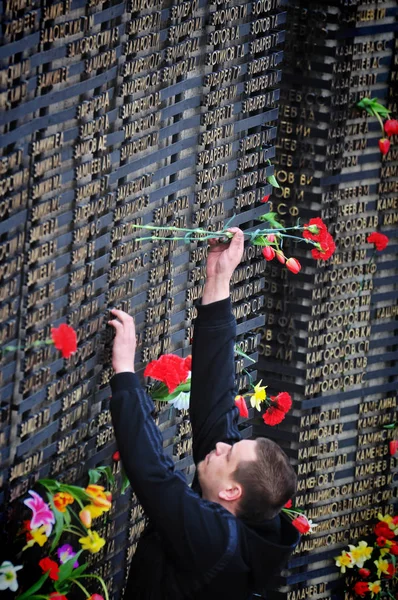 Barnaul Rússia Maio 2017 Colocar Flores Memorial Vítimas Segunda Guerra — Fotografia de Stock