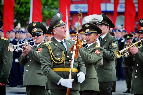 2017年5月9日 ロシアバルナウル 軍事バンドは行進する — ストック写真