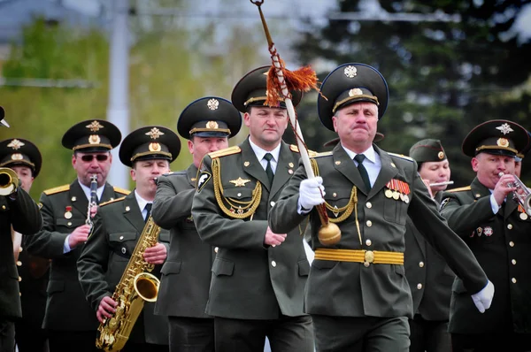 2017年5月9日 ロシアバルナウル 軍事バンドは行進する — ストック写真