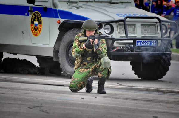 Barnaul Oroszország Május 2017 Russian Különleges Erők Katonái Lőni Utcán — Stock Fotó