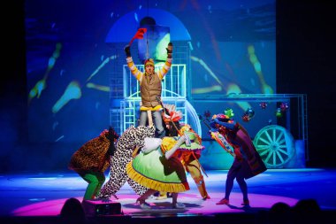 Barnaul, Rusya-27 Aralık 2020. Tiyatronun oyuncuları 