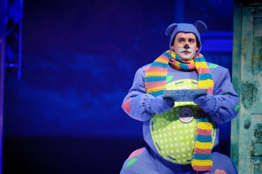 Barnaul, Rusya-27 Aralık 2020. Tiyatronun oyuncuları 