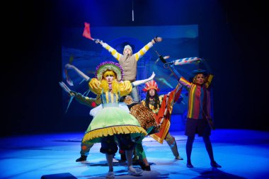 Barnaul, Rusya-27 Aralık 2020. Tiyatronun oyuncuları 