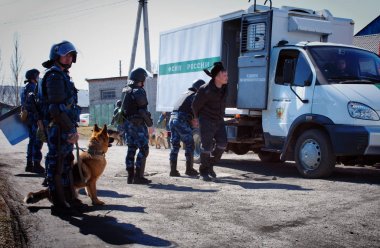 Novoaltaysk, Rusya-10 Nisan 2019. rehinelerin serbest bırakılması için ceza kolonisinde öğretiler
