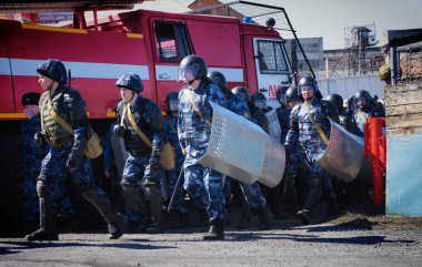 Novoaltaysk, Rusya-10 Nisan 2019. rehinelerin serbest bırakılması için ceza kolonisinde öğretiler
