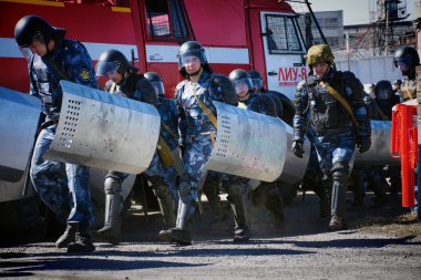 Novoaltaysk, Rusya-10 Nisan 2019. rehinelerin serbest bırakılması için ceza kolonisinde öğretiler