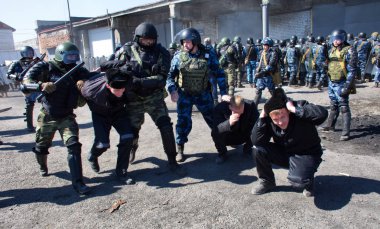 Novoaltaysk, Rusya-10 Nisan 2019. rehinelerin serbest bırakılması için ceza kolonisinde öğretiler