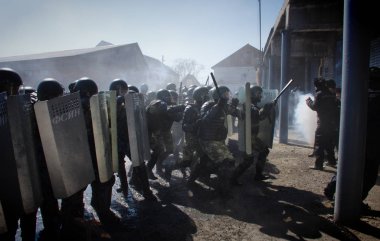Novoaltaysk, Rusya-10 Nisan 2019. rehinelerin serbest bırakılması için ceza kolonisinde öğretiler
