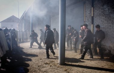 Novoaltaysk, Rusya-10 Nisan 2019. rehinelerin serbest bırakılması için ceza kolonisinde öğretiler