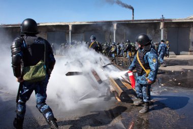 Novoaltaysk,Rusya-10 Nisan 2019.İtfaiyeciler 8 numaralı ceza kolonisinin topraklarında yangını söndürdü