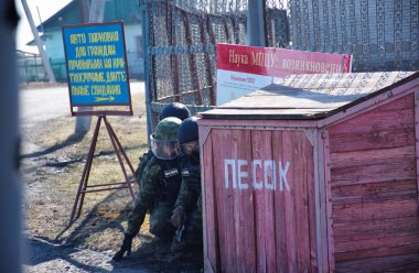 Novoaltaysk, Rusya-10 Nisan 2019. rehinelerin serbest bırakılması için ceza kolonisinde öğretiler