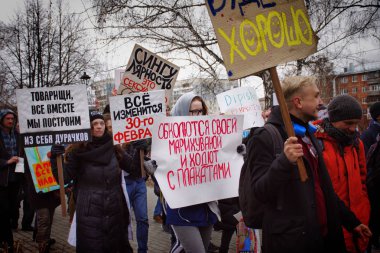 Barnaul,Rusya-1 Mayıs 2019. Barnaul.Younginsanlar monstration posterler i