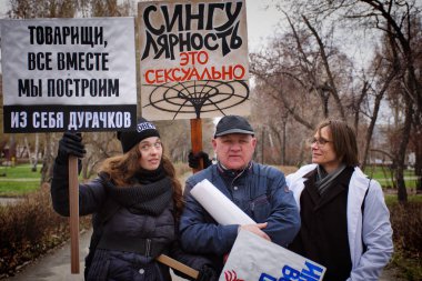 Barnaul,Rusya-1 Mayıs 2019. Barnaul.Younginsanlar monstration posterler i