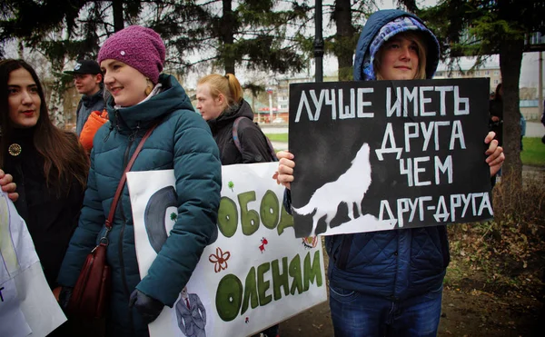 Барнаул Росія Травня 2019 Монстрації Барнаул Молоді Люди Несуть Плакати — стокове фото