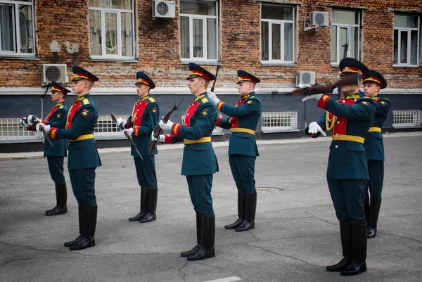 巴尔瑙尔 俄罗斯 2019年5月18日 内务部仪仗队士兵 — 图库照片