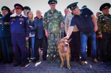 Barnaul,Rusya-28 Mayıs 2019.Sınır Muhafızları Günü'nü kutlayan eski askerler