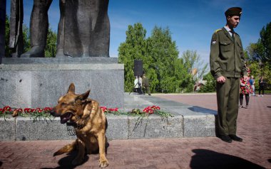 Barnaul,Rusya-28 Mayıs 2019.Sınır Muhafızları Günü'nü kutlayan eski askerler