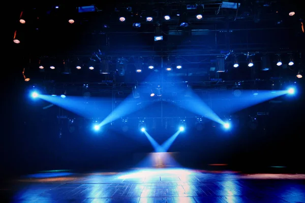 Φως Των Φανών Φώτων Στη Σκηνή Του Θεάτρου — Φωτογραφία Αρχείου