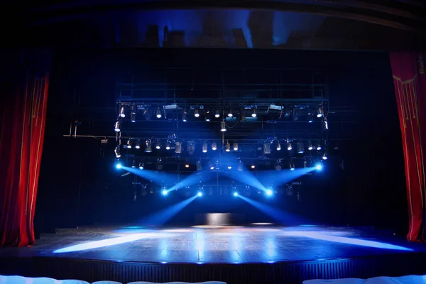 Světlo Osvětlovacích Luceren Scéně Divadla — Stock fotografie