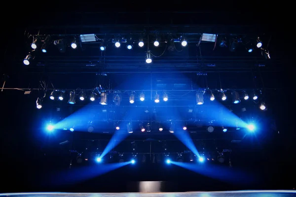 劇場の舞台上の灯籠の光 — ストック写真