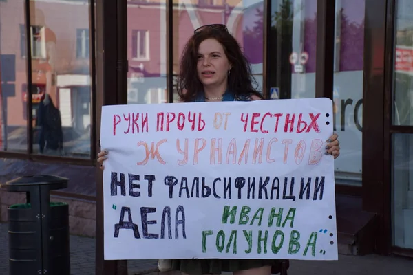 Barnaul Rusia Julio 2019 Hombre Con Cartel Apoyo Del Corresponsal — Foto de Stock