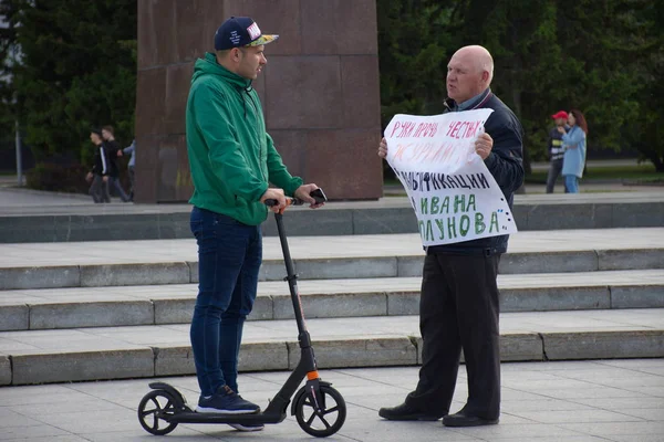 Barnaul Russland Juli 2019 Mann Mit Einem Poster Zur Unterstützung — Stockfoto