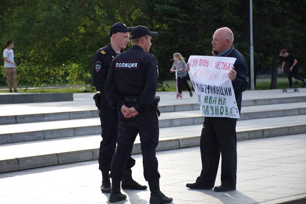 Barnaul Rusya Temmuz 2019 Muhabir Ivan Golunov Polis Tarafından Gözaltına — Stok fotoğraf