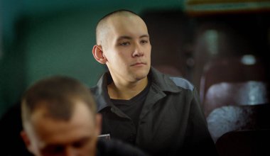 Barnaul, Rusya - 26 Temmuz 2019. Rus kolonisi mahkumları şarkı yarışması için hazırlanıyor 