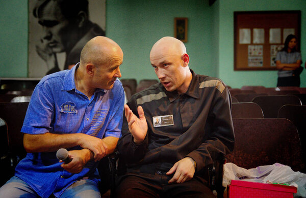 Барнаул, Россия - 26 июля 2019 года. Заключенные русской колонии готовятся к песенному конкурсу "Калина красная"
"